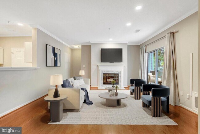 Building Photo - 1701 Lake Shore Crest Dr