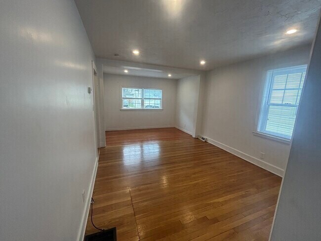 Building Photo - 46 Lawn Ave