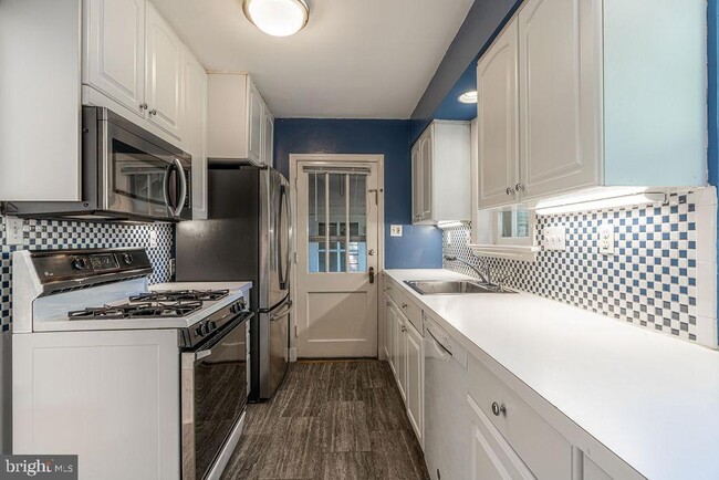 Building Photo - 4505 Conifer Ln