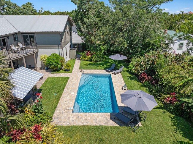 Building Photo - 430 Arricola Ave