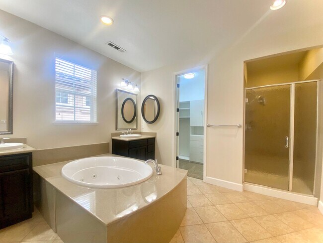 Building Photo - Dazzling 5-bedroom home in Fremont – Ardenwood Neighborhood!