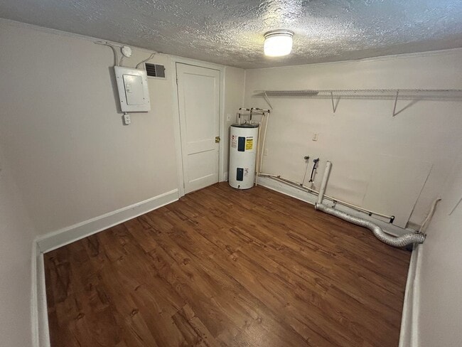 Building Photo - Heart of Historic Home