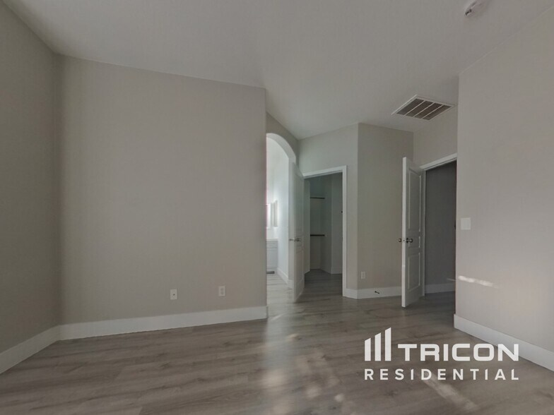 Building Photo - 4129 N Dania Ct