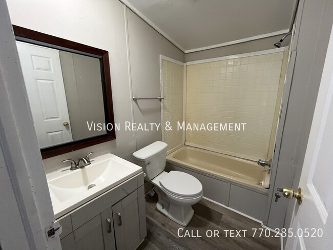 Building Photo - 137 Park W Ct
