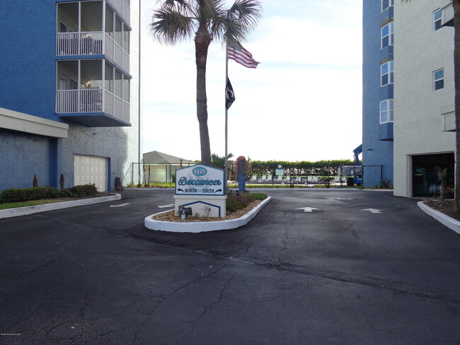 Building Photo - 1175 Jimmy Buffett Mem Hwy