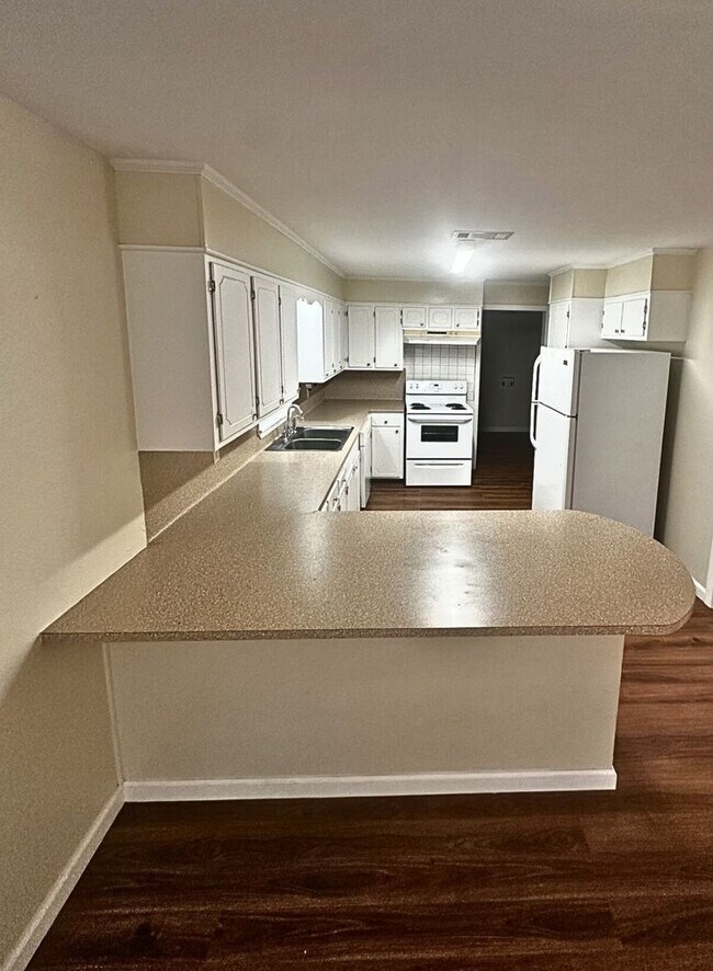 Building Photo - Cozy Country