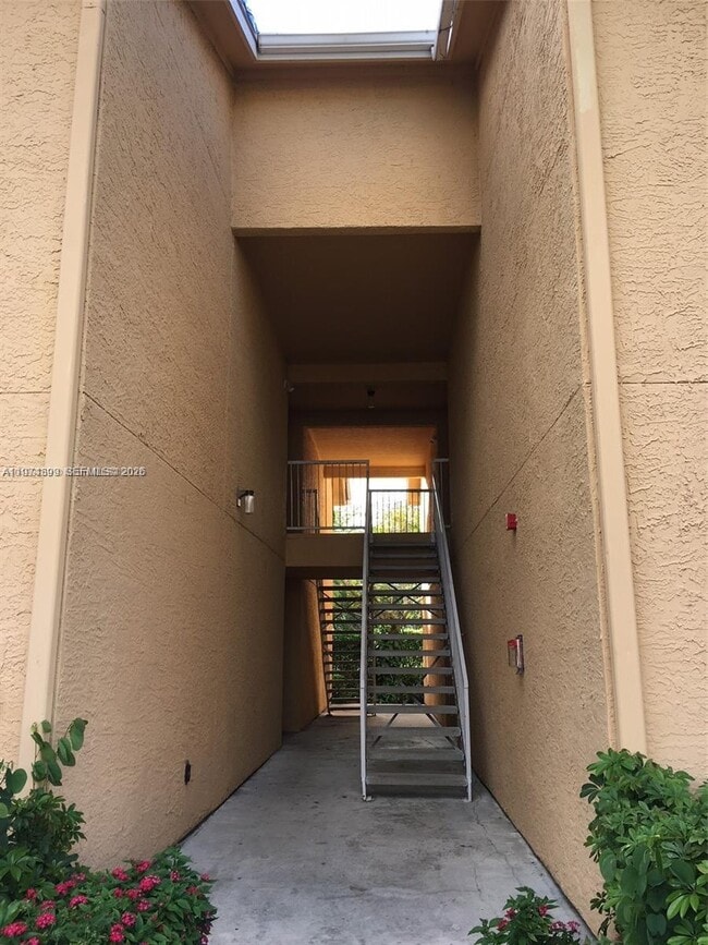 Building Photo - 10440 SW 156th Ct