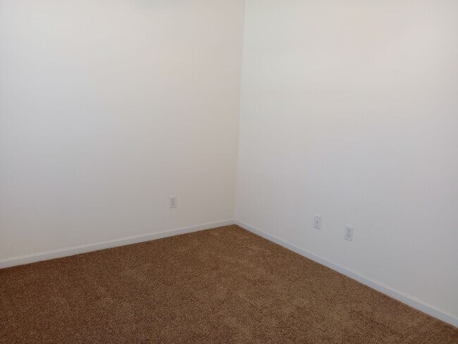 Building Photo - 1729-1731-1731 Louise Cir