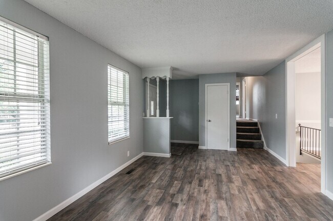Building Photo - 5216 Roxborough Dr