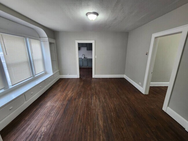 Building Photo - 8006 Laumar Ave