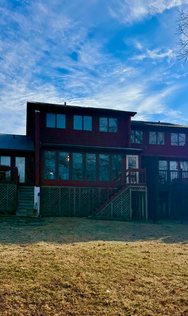 Building Photo - 304 Persimmon Way