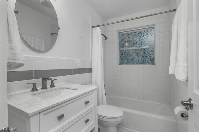 Building Photo - 174 2nd St