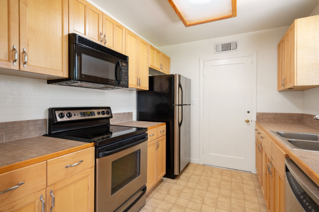 Building Photo - 354 Lagomarsino Way