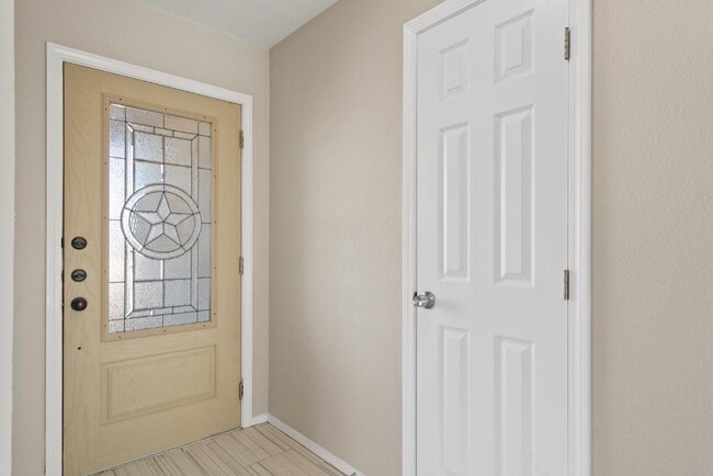 Building Photo - 2301 Redbird Cove