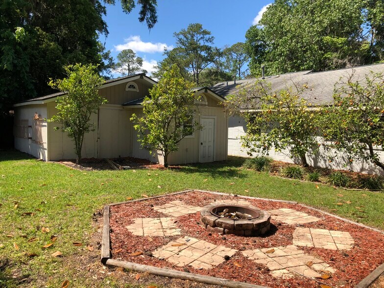 Fire pit and storage shed - 2031 NW 8th Pl