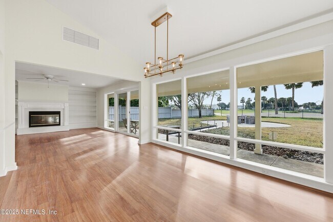 Building Photo - 330 San Juan Dr