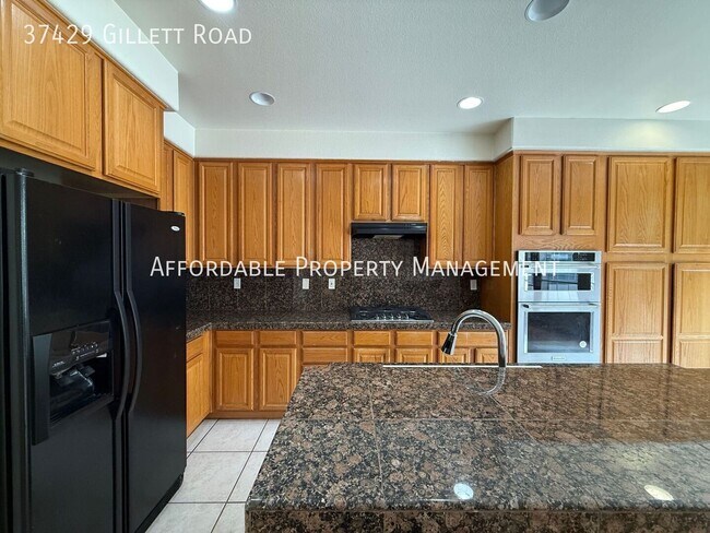 Building Photo - 37429 Gillett Rd