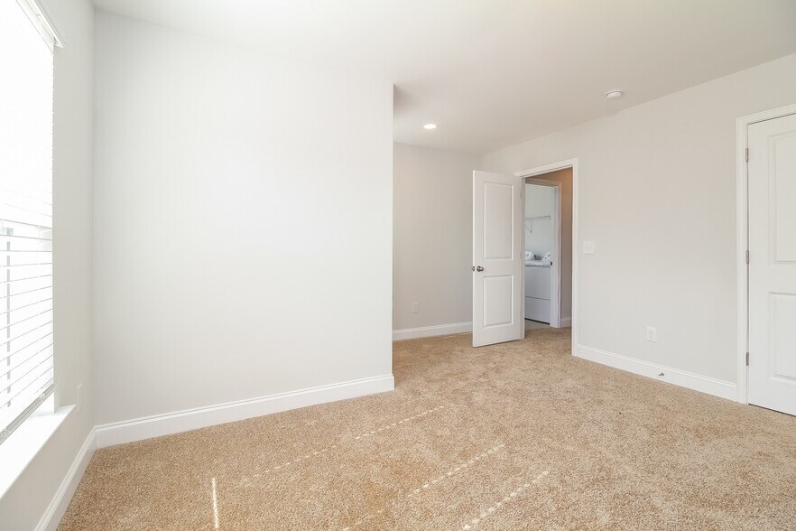 Building Photo - 116 Renwood Rd