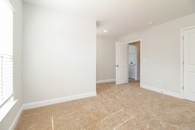 Building Photo - 147 Renwood Rd