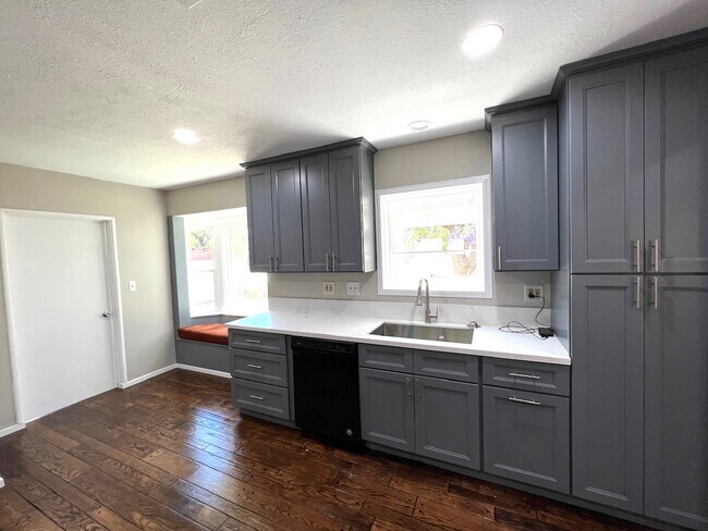 Building Photo - 10600 Andora Ave