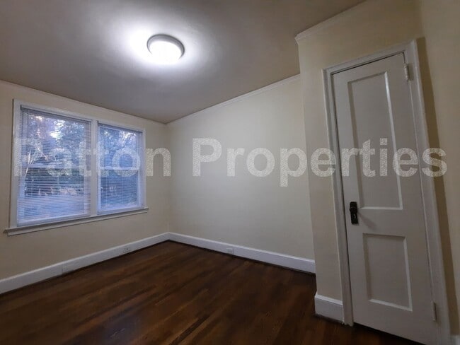 Building Photo - 711 S Holly St