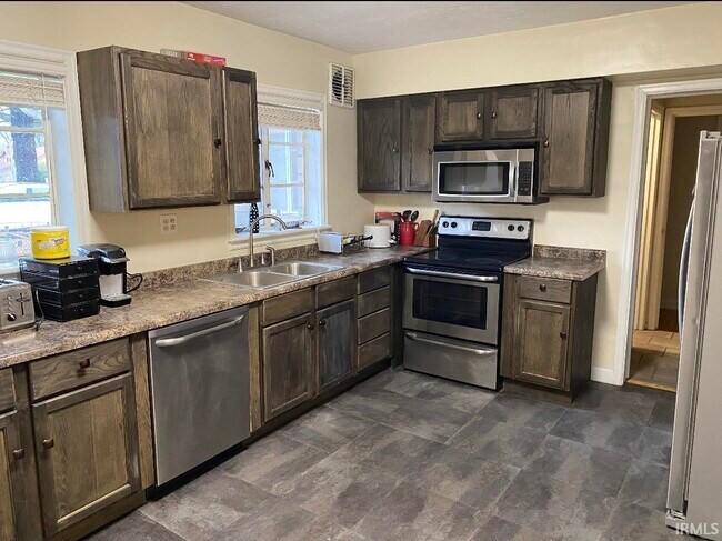 Building Photo - 2000 Atwater Ave