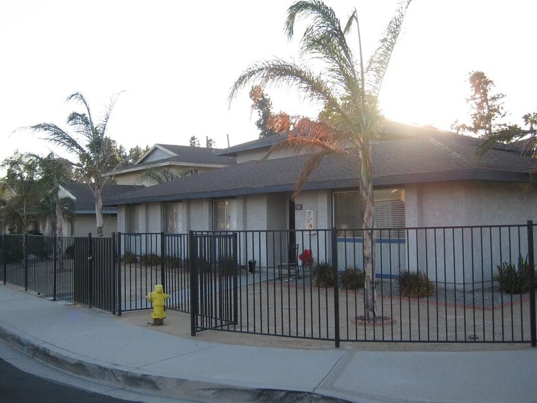 Primary Photo - 346 S Ashford Ave
