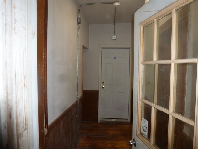 Building Photo - 630 Pleasant St