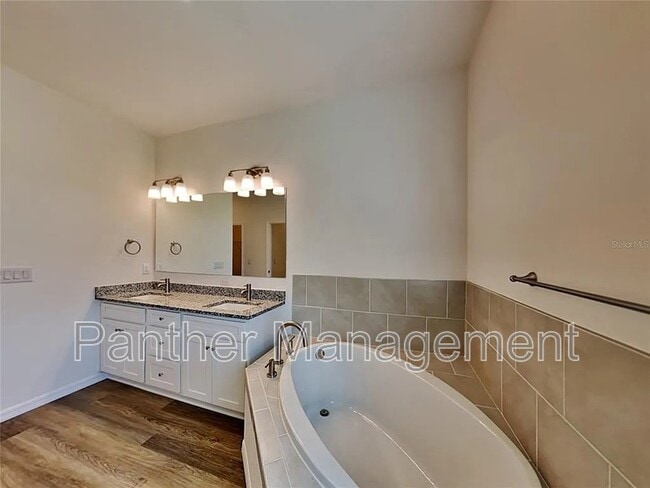 Building Photo - 16216 Minorca Dr