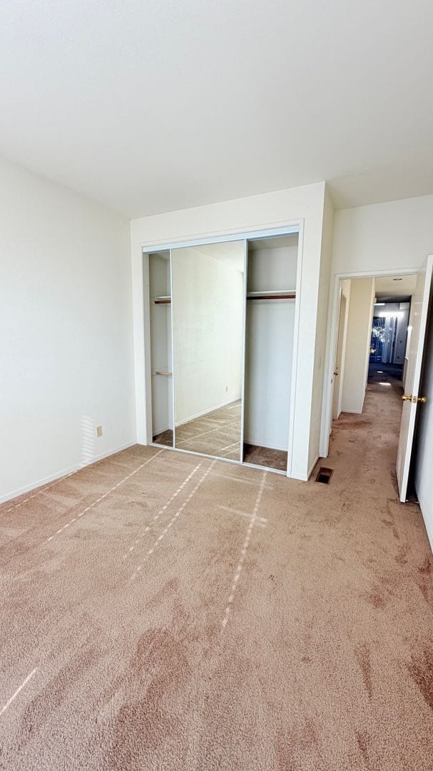 Building Photo - 15 Invincible Ct