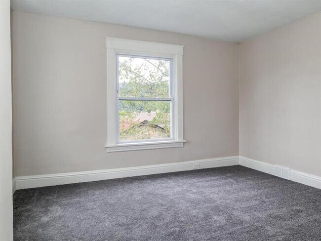 Building Photo - 2 bedroom House New Brighton