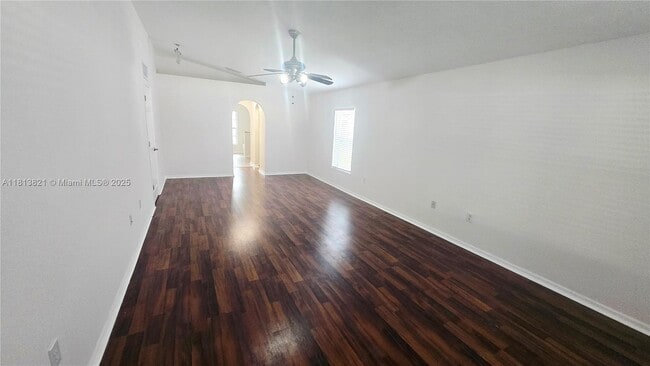 Building Photo - 3085 Mandolin Dr