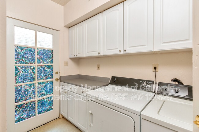 Building Photo - 816 22nd St