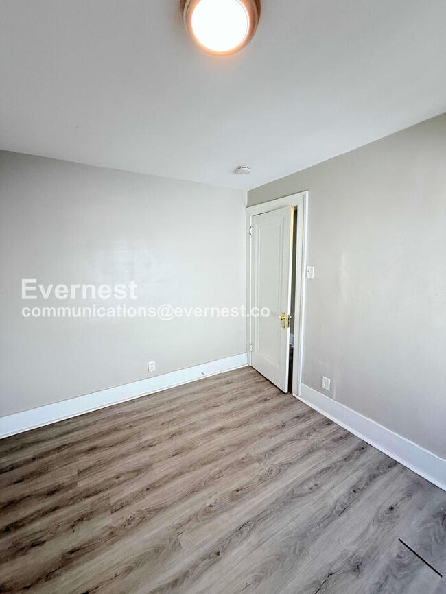 Building Photo - 5513 Somerset Ave