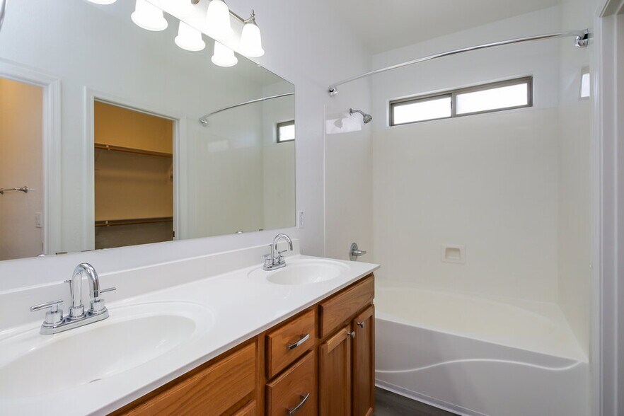 Building Photo - 2331 W St Catherine Ave