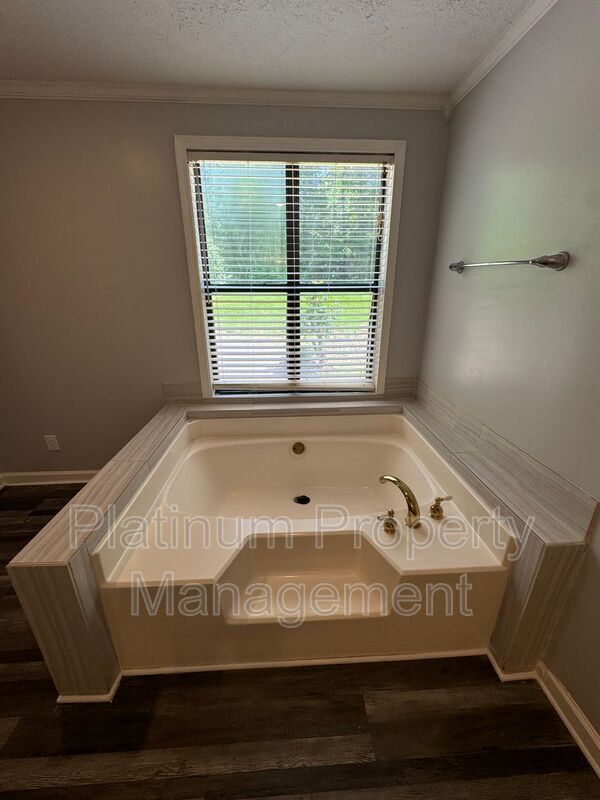 Building Photo - 4798 Rock Island Ln NW