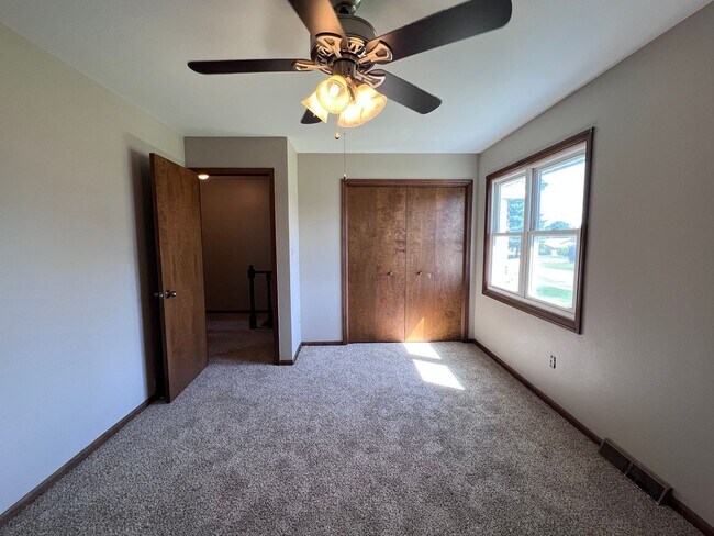 Building Photo - Updated Two Bedroom Duplex in Jenison!