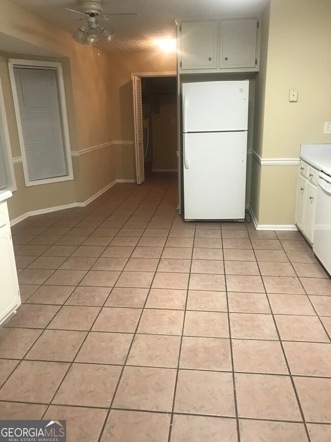 Building Photo - 218 Benton Fields