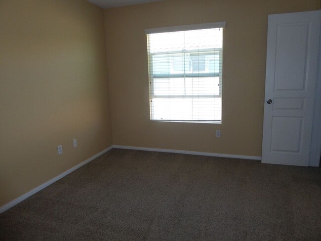Building Photo - Conveniently located 3 BR, 3 Bath townhome in Coronado Ranch, close to everything.
