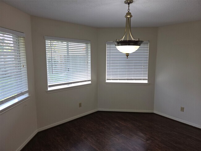 Building Photo - 15114 Farndale Dr