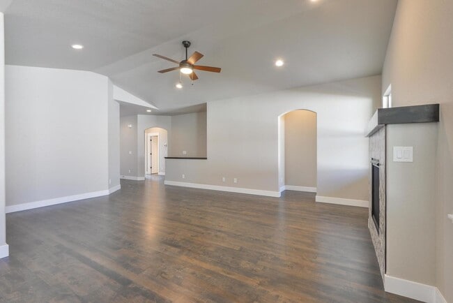 Building Photo - Beautiful 3 Bedroom, 2 Bath Ranch in Berthoud!