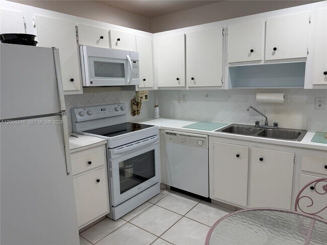 Building Photo - 250 181 Dr