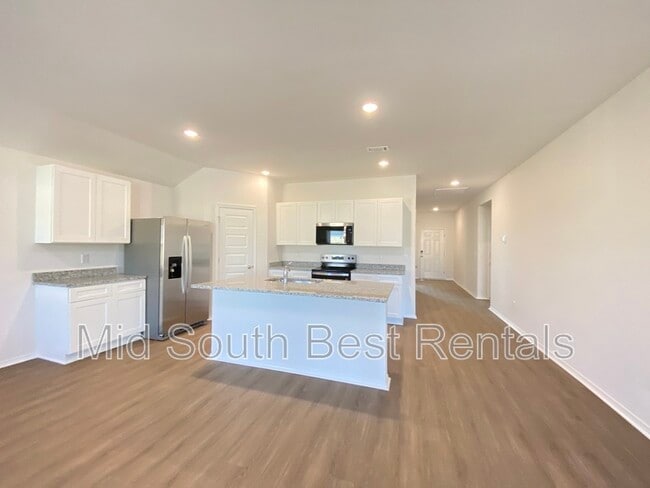 Building Photo - 52 Kelton Ln