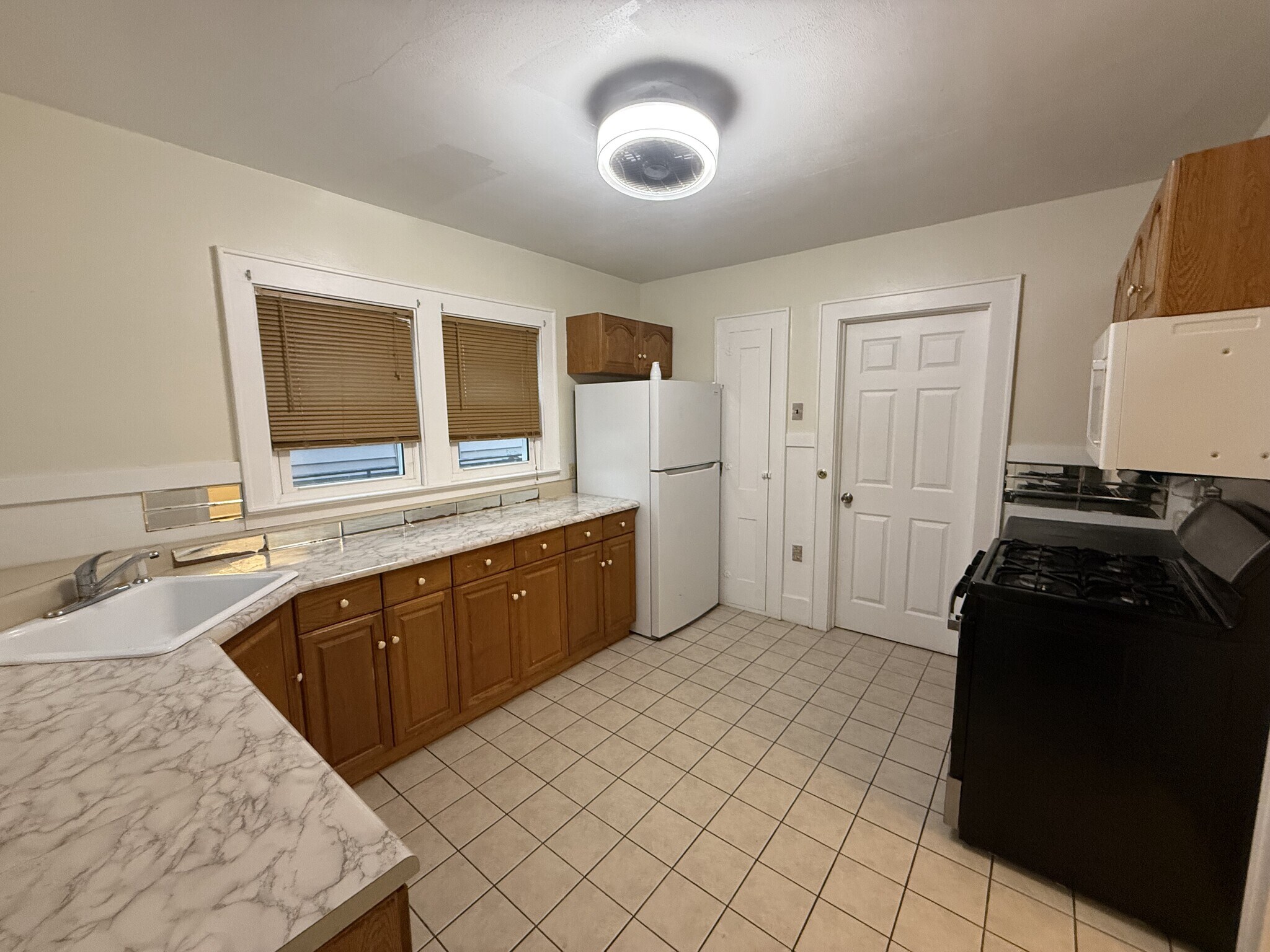 Building Photo - 502 Boyden St