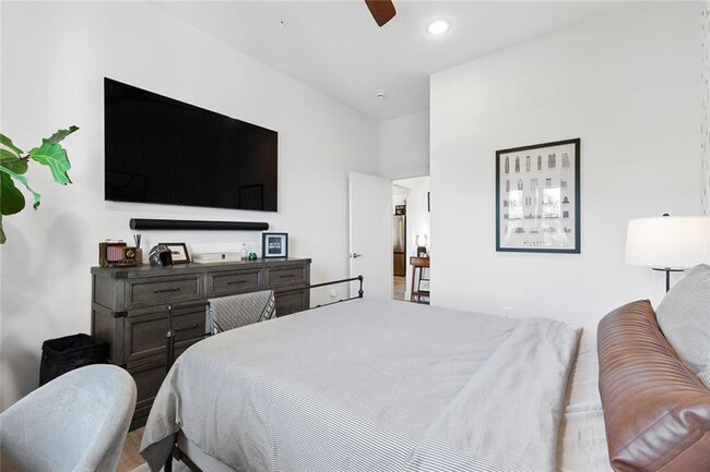 Building Photo - 112 Rogers St NE