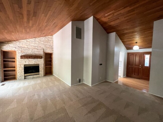 Building Photo - SINGLE LEVEL HOME W/ MANICURED YARD WITH  ...