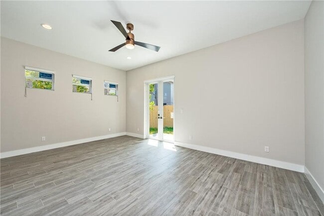 Building Photo - 1105 NE 2nd Ave