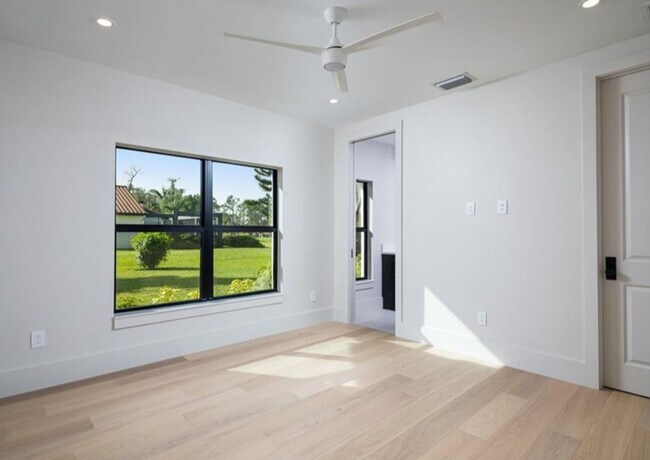 Building Photo - STUNNING REMODELED 4-BEDROOM, 3.5-BATH FUR...