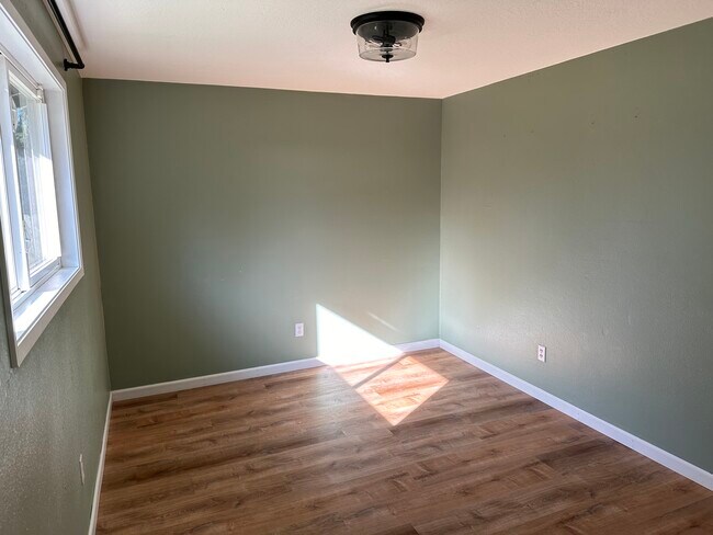 Building Photo - 720 Freeman Rd