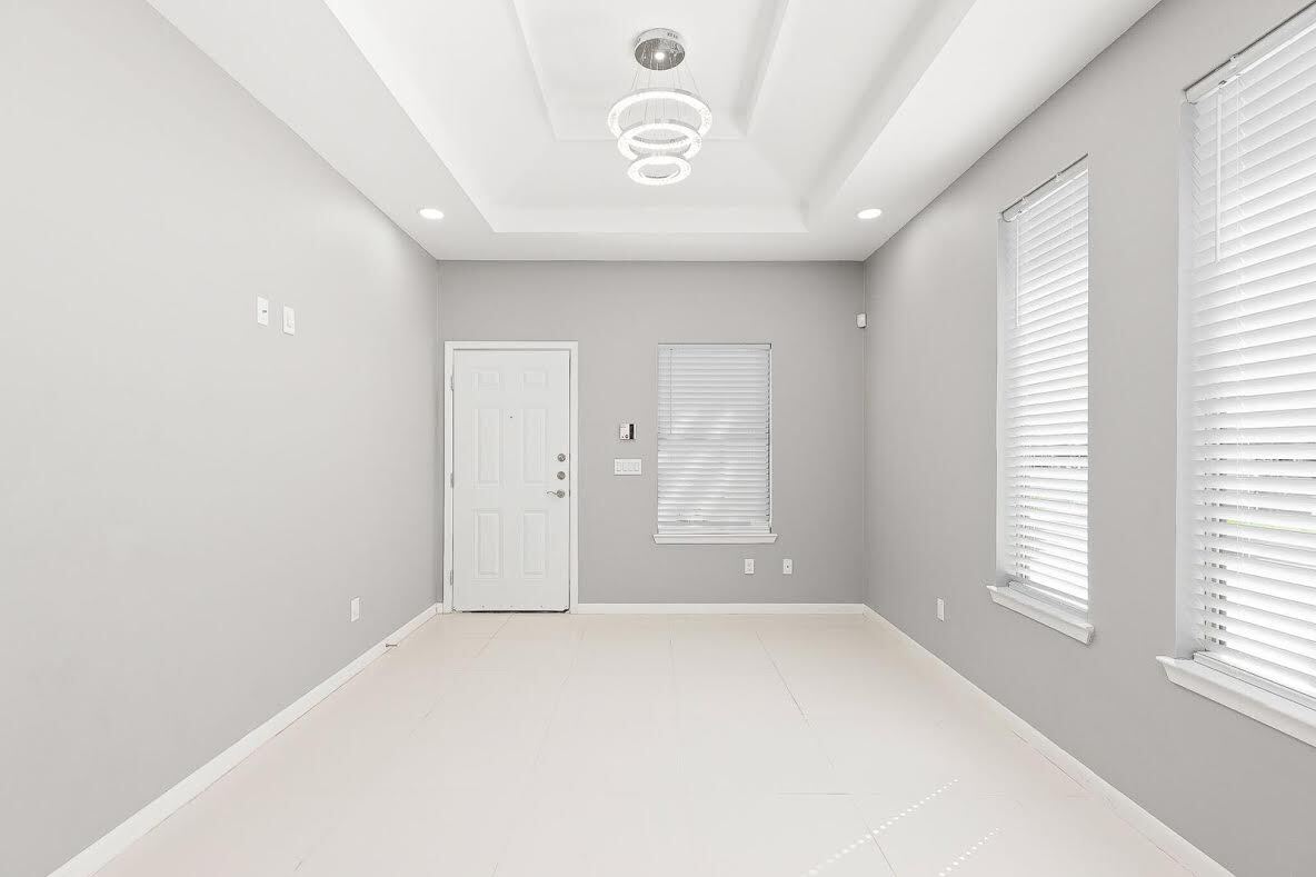 Building Photo - 701 Cathedral Hl